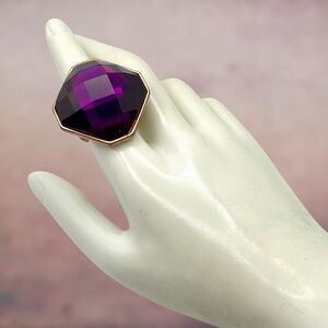 Fabulous Vintage Faceted Octagon Deep Purple Lucite Copper Tone Stretch Ring